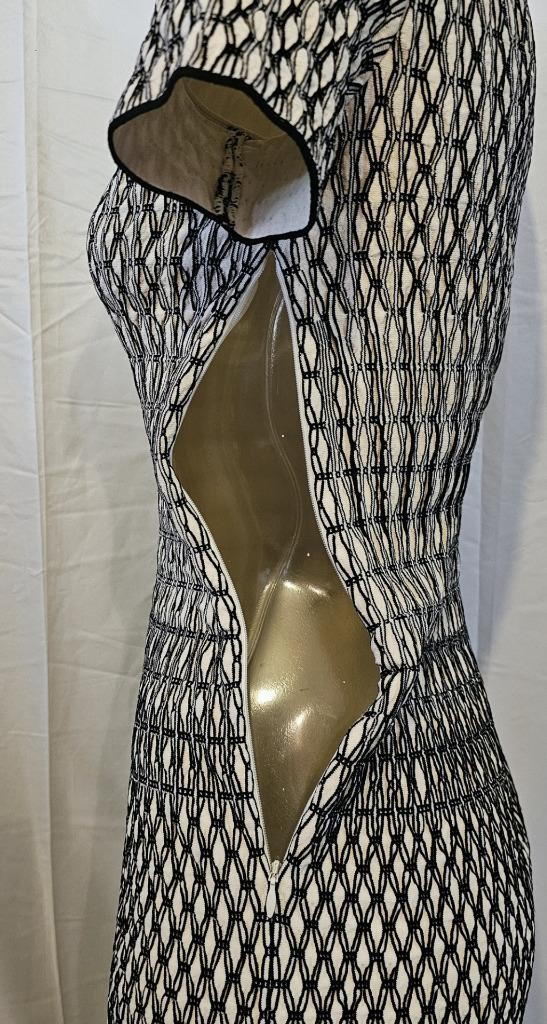 ALAÏA Paris Bodycon Short Sleeve Honeycomb Knit Silk Blend Dress – M (42)