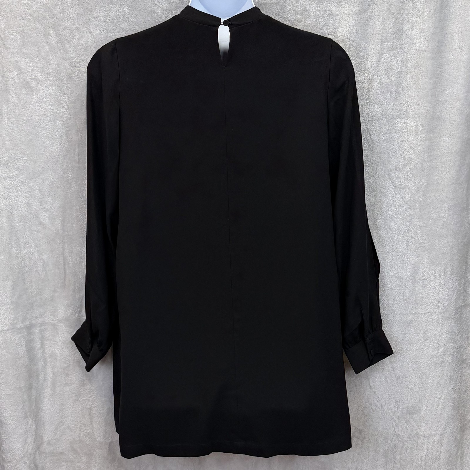BCBGMAXAZRIA Dress Womens Medium Black Embellished V-Neck Cold Shoulder Shift