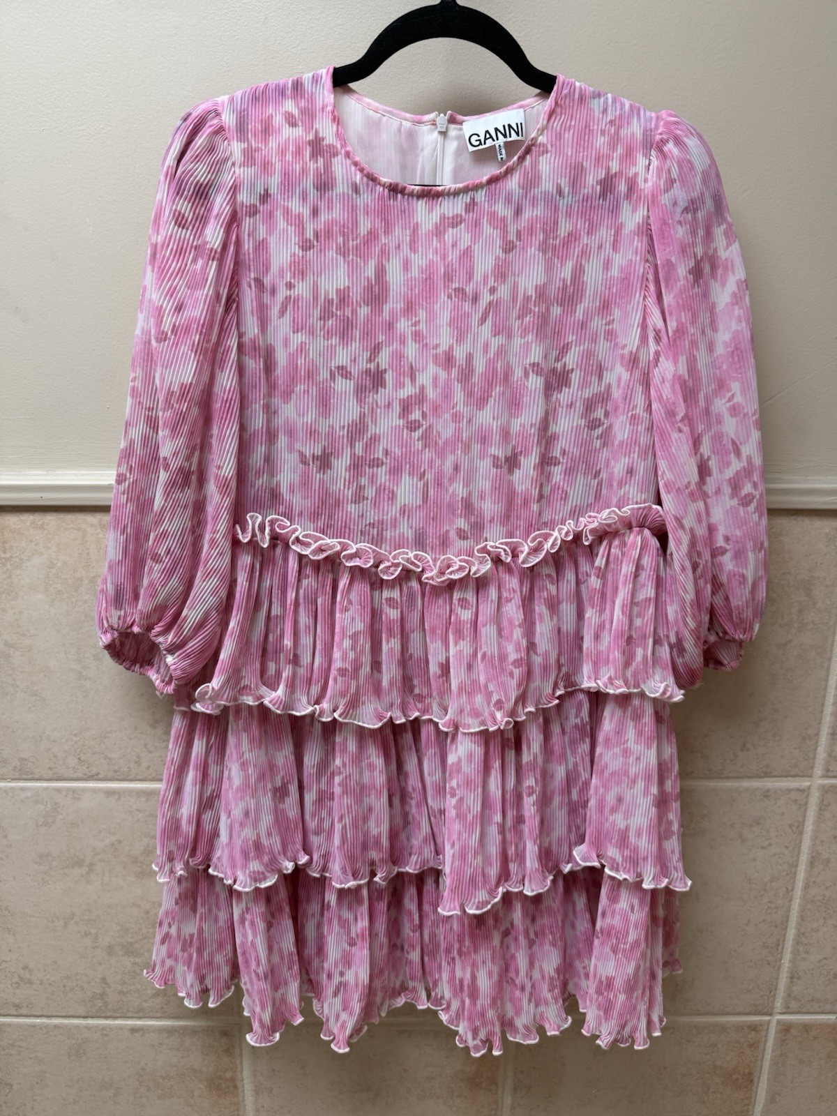 Ganni Pink Floral Plissé Georgette Tiered Mini Dress Sz 38 US 6 Medium