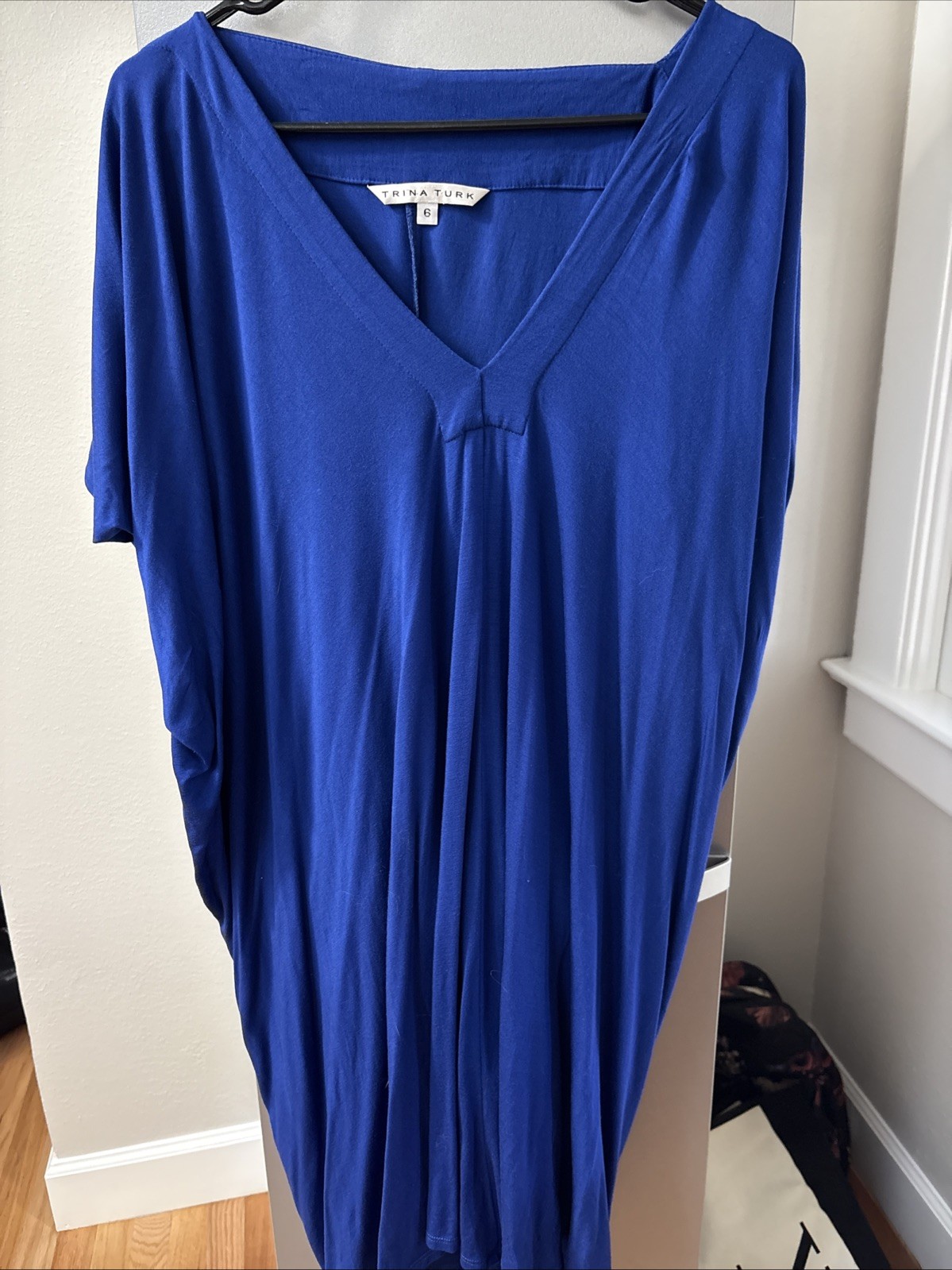 Trina Turk midi dress size 6 V-neckshort sleeve beachy v-neck stretch dress