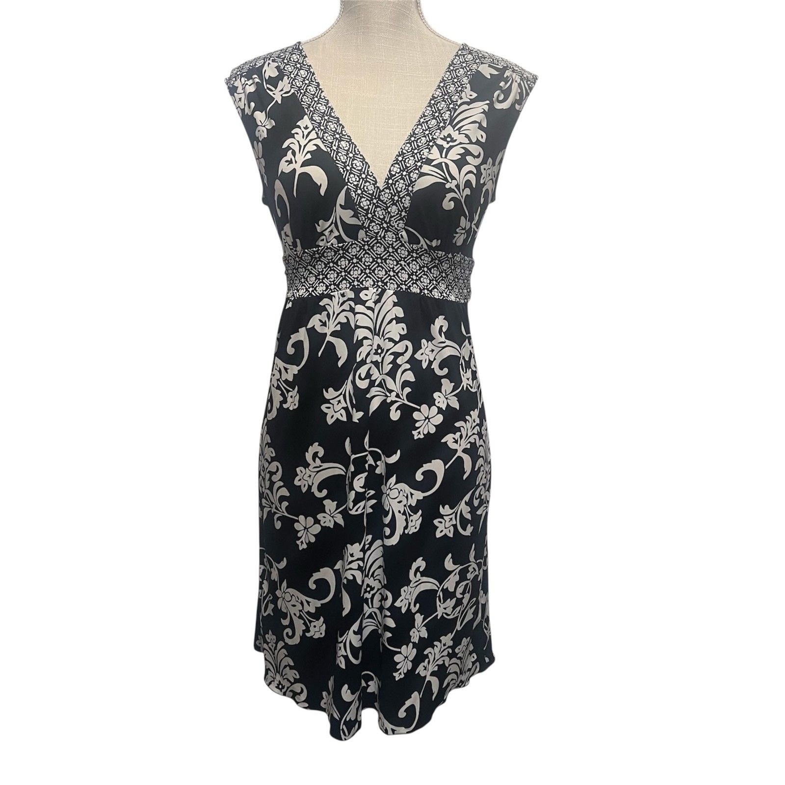 Candies Medium Boho Romantic Floral Empire Waist Stretchy Knee Length Dress