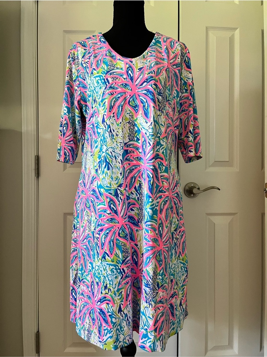 Lulu-B Signature Print Shift Dress | Size Medium | Stretch Knit | EUC 🩷