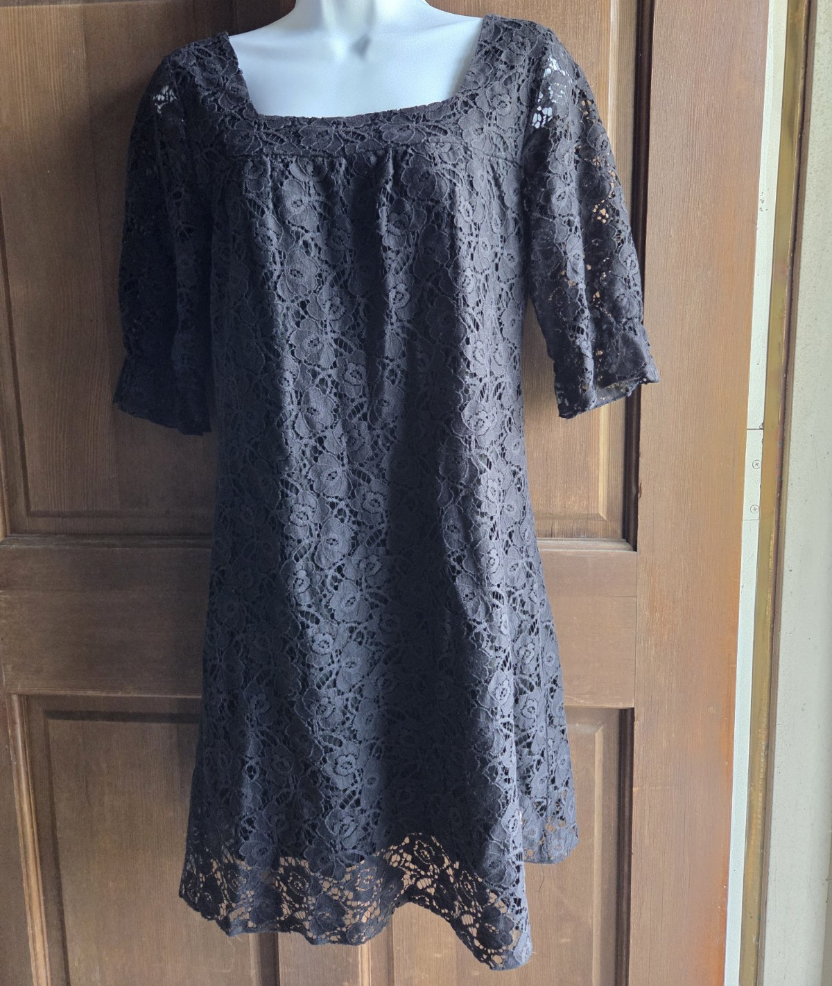 Velvet Torch Women’s Black Floral Lace Shift Dress | M | Square Neck 3/4
