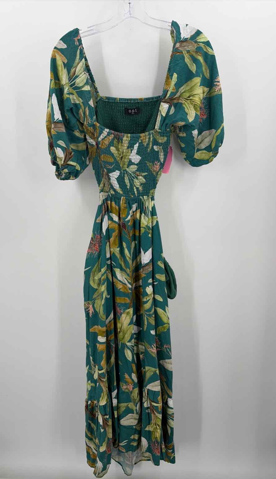 Pre-Owned O.P.T. Green Size Medium Maxi Long Sleeve Dress