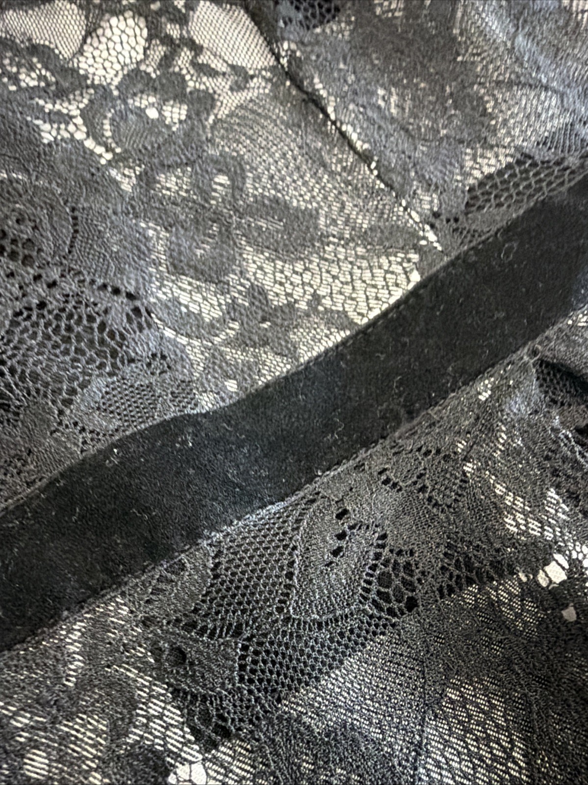 Black, And White Checkerboard Lining A Lace Overlay Velvet Belt Women’s Dress ￼
