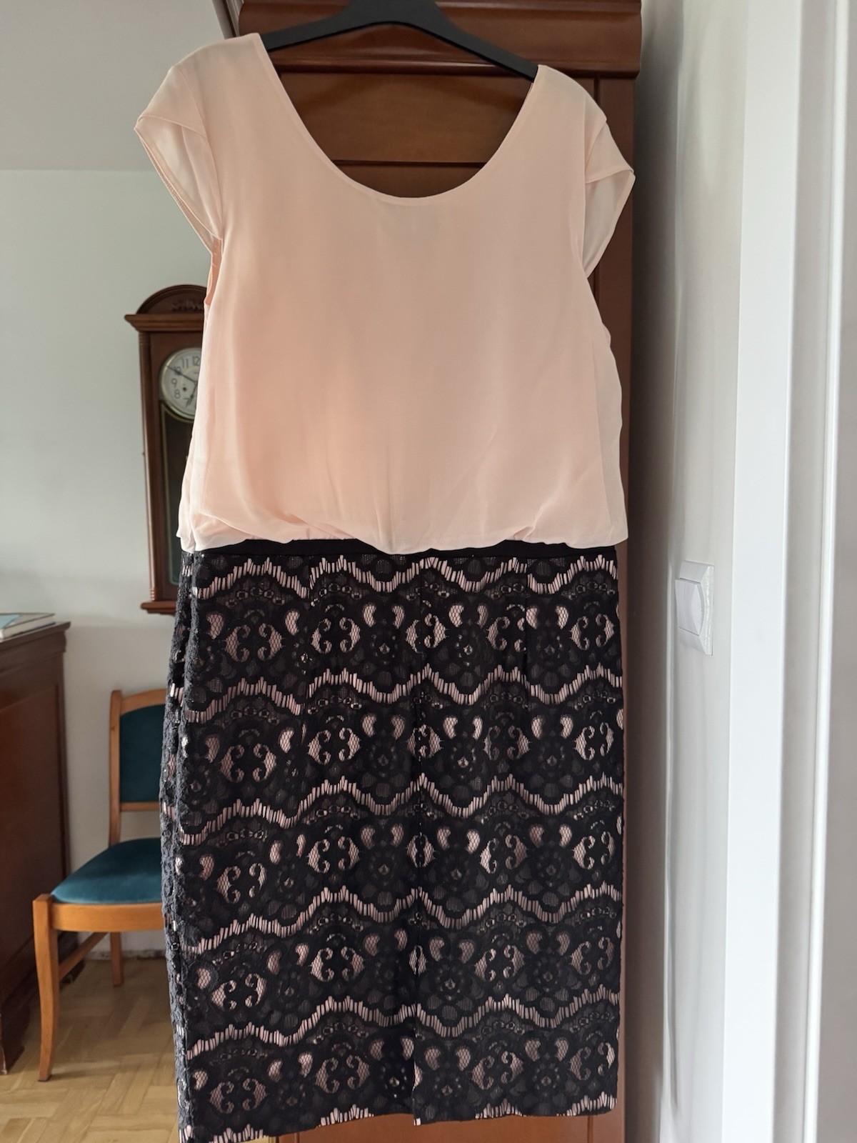 Women’s formal dress Cafalla 44 Poland with lace, powder pink and black