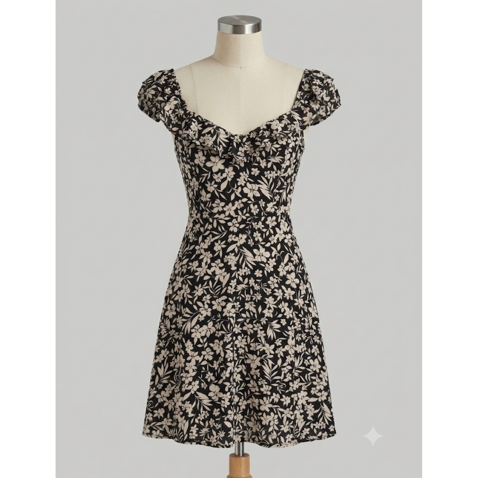 Old Navy Womens Black Cream Floral Smocked Ruffle Beachy Cottagecore Coquette
