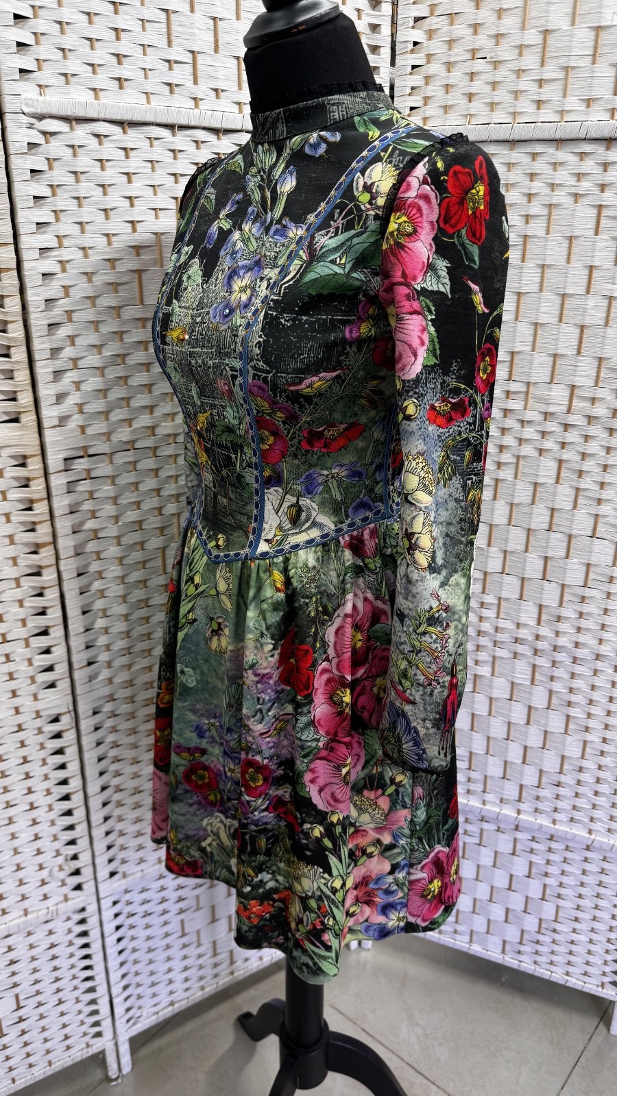 Michal Negrin Elegant Floral And Crystals Dress Size – 36 – NWT