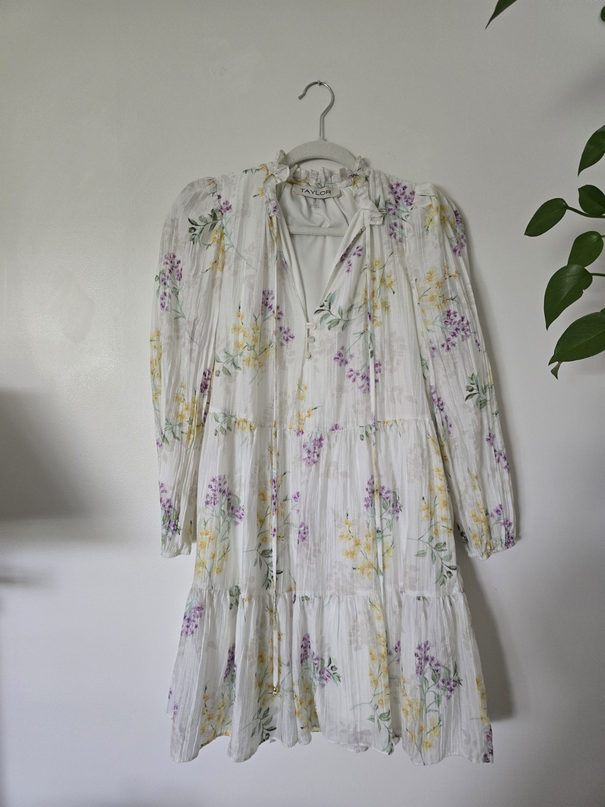 TAYLOR size Small Ivory Floral Spring Long Sleeves Unlined Feminine Dress