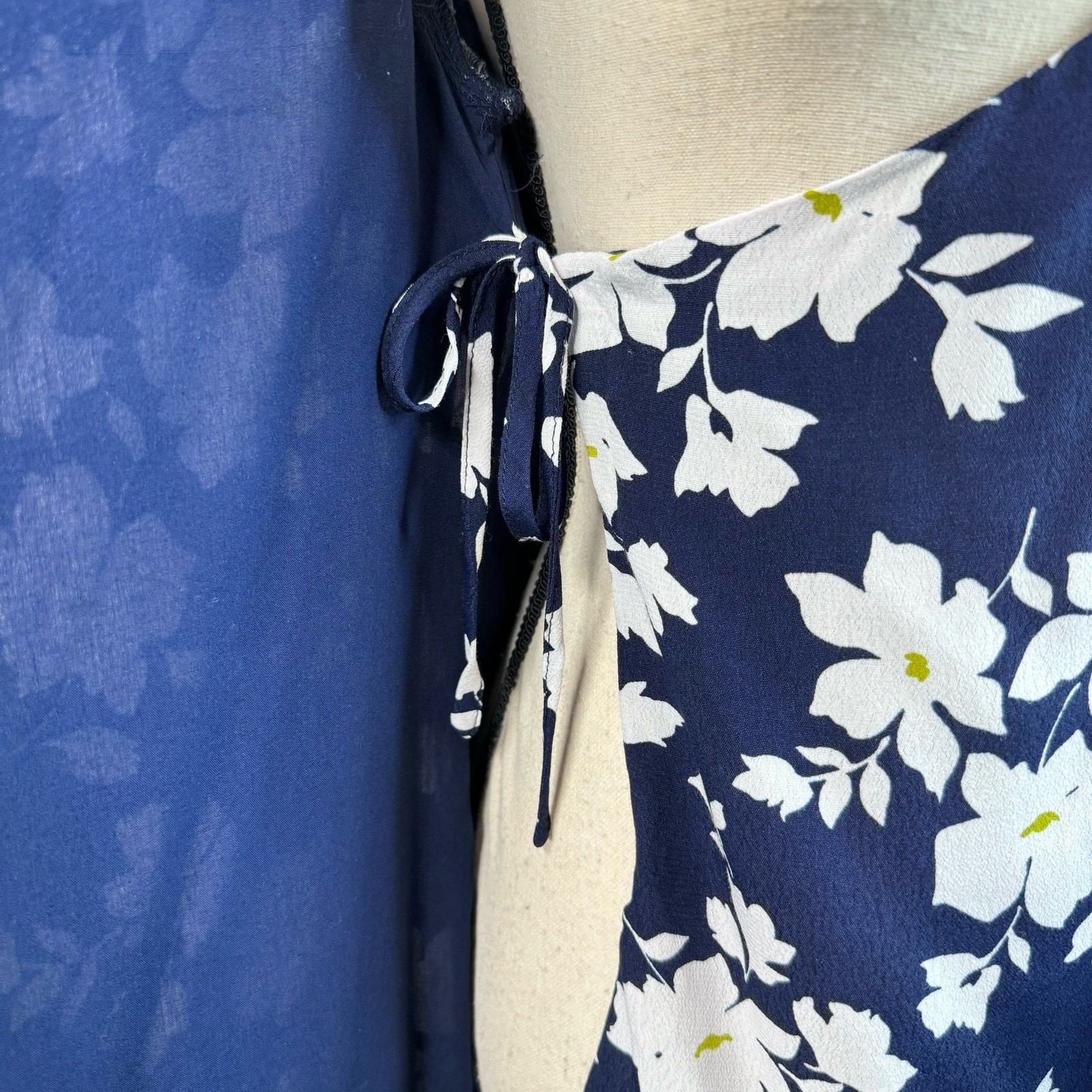 Blue Floral Wrap Mini Dress Vneck Short Sleeve Spring Summer Size Medium