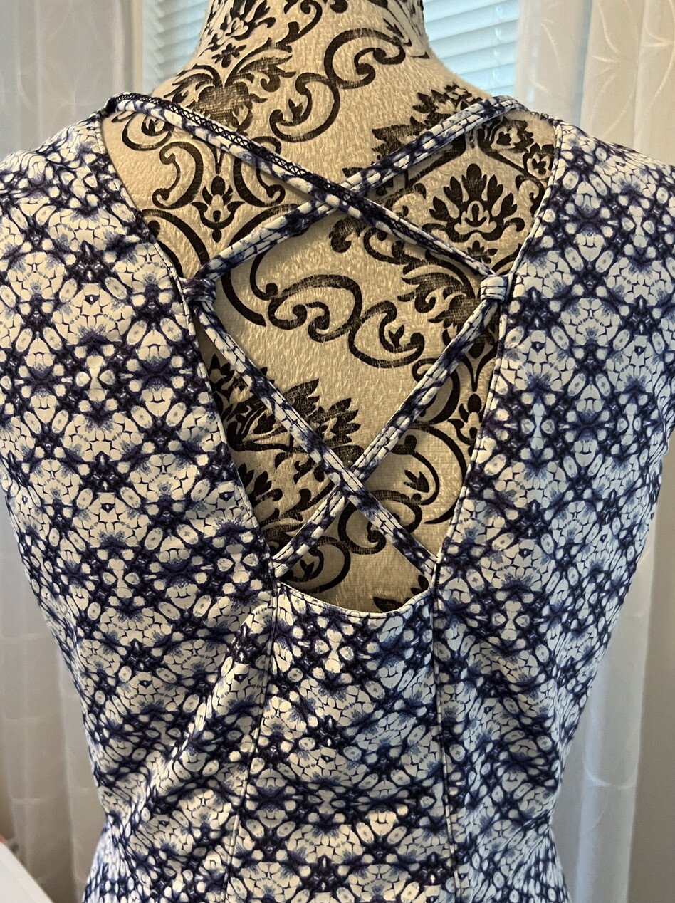 TITLE NINE Geometric Print Nylon Spandex Blend Knit Cross Back Dress Size S Golf