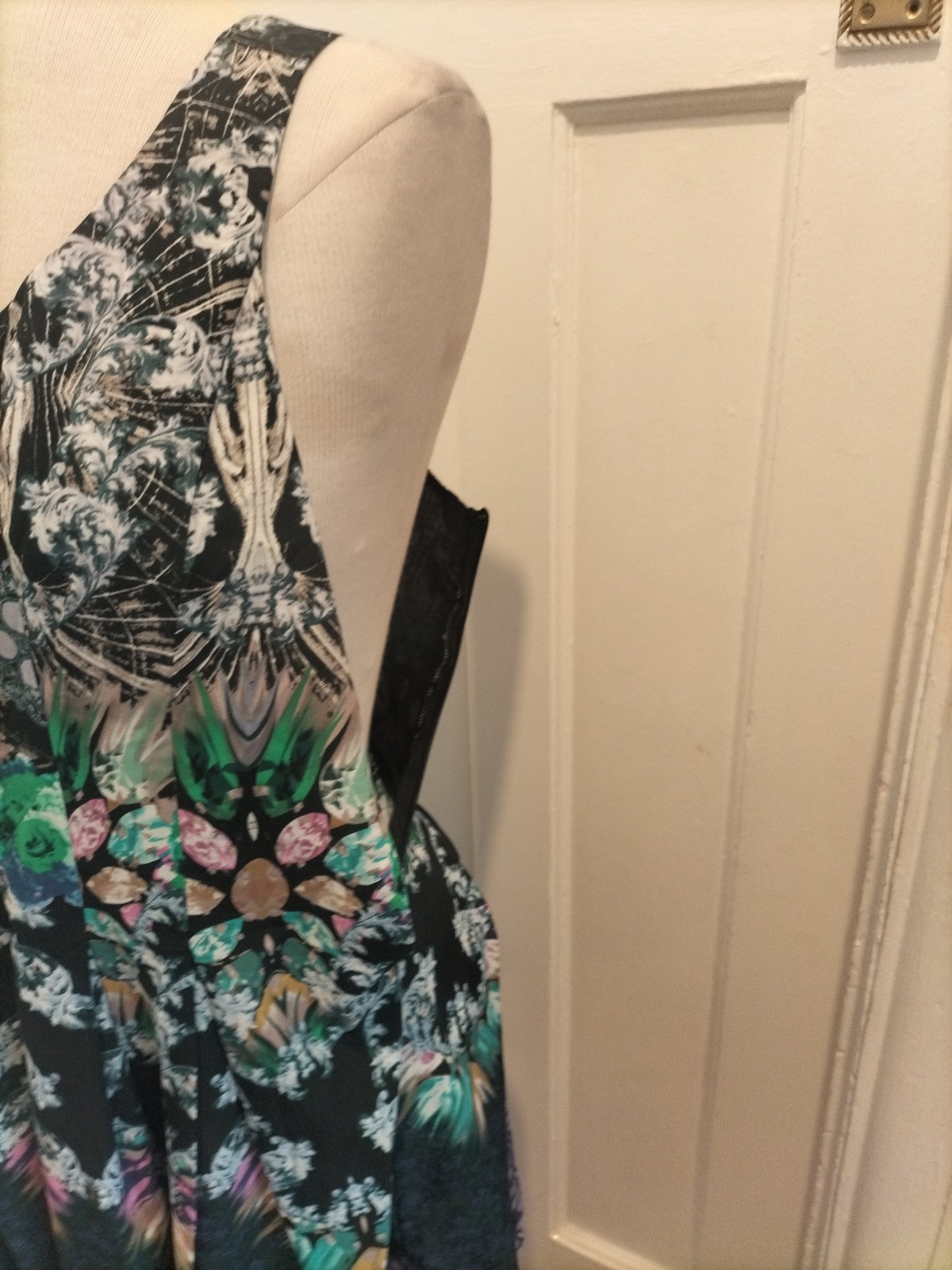 Ladies Ginger Fizz Size 10 Green Sleeveless Detailed Dress