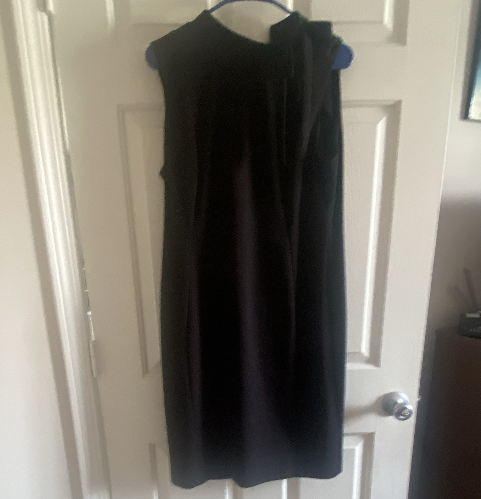 Calvin Klein Black Solid Round Neck Sleeveless Sheath Knee-Length Zip Dress 12