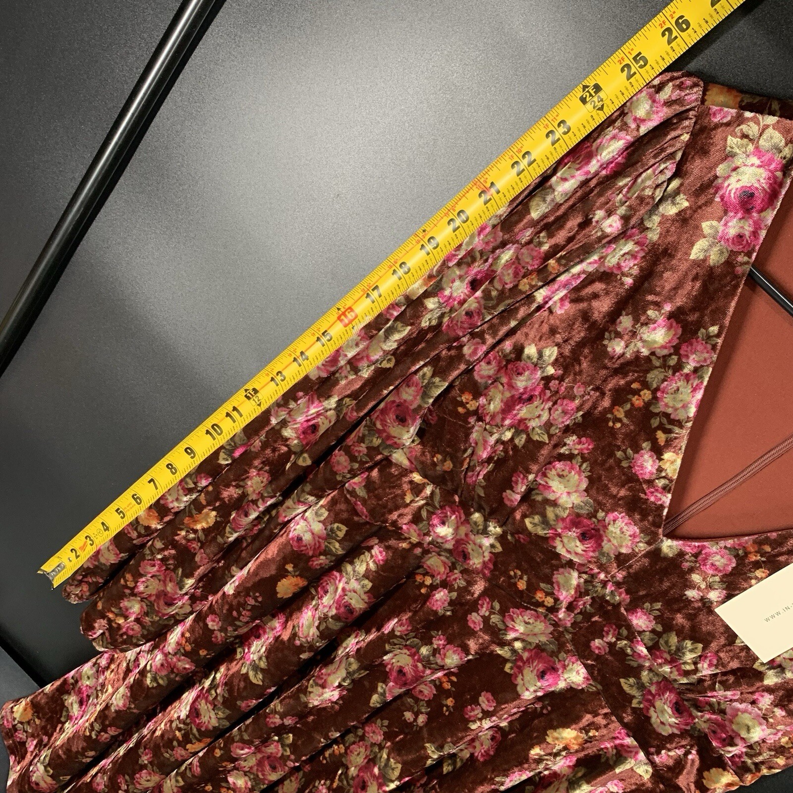 In-Loom Brown Velvet Rose Pattern V-Neck Long Sleeve Dress Women Size Small. E6