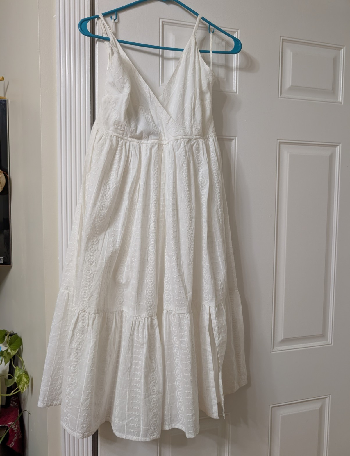 Oipunz White Solid V-Neck Smocked Tiered Midi Sundress Adjustable Straps S