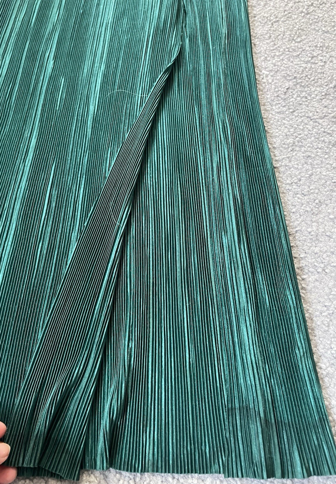 Boohoo Pleated Halter Maxi Dress Sz 4 Back Cut Out Slit Green Cocktail Party