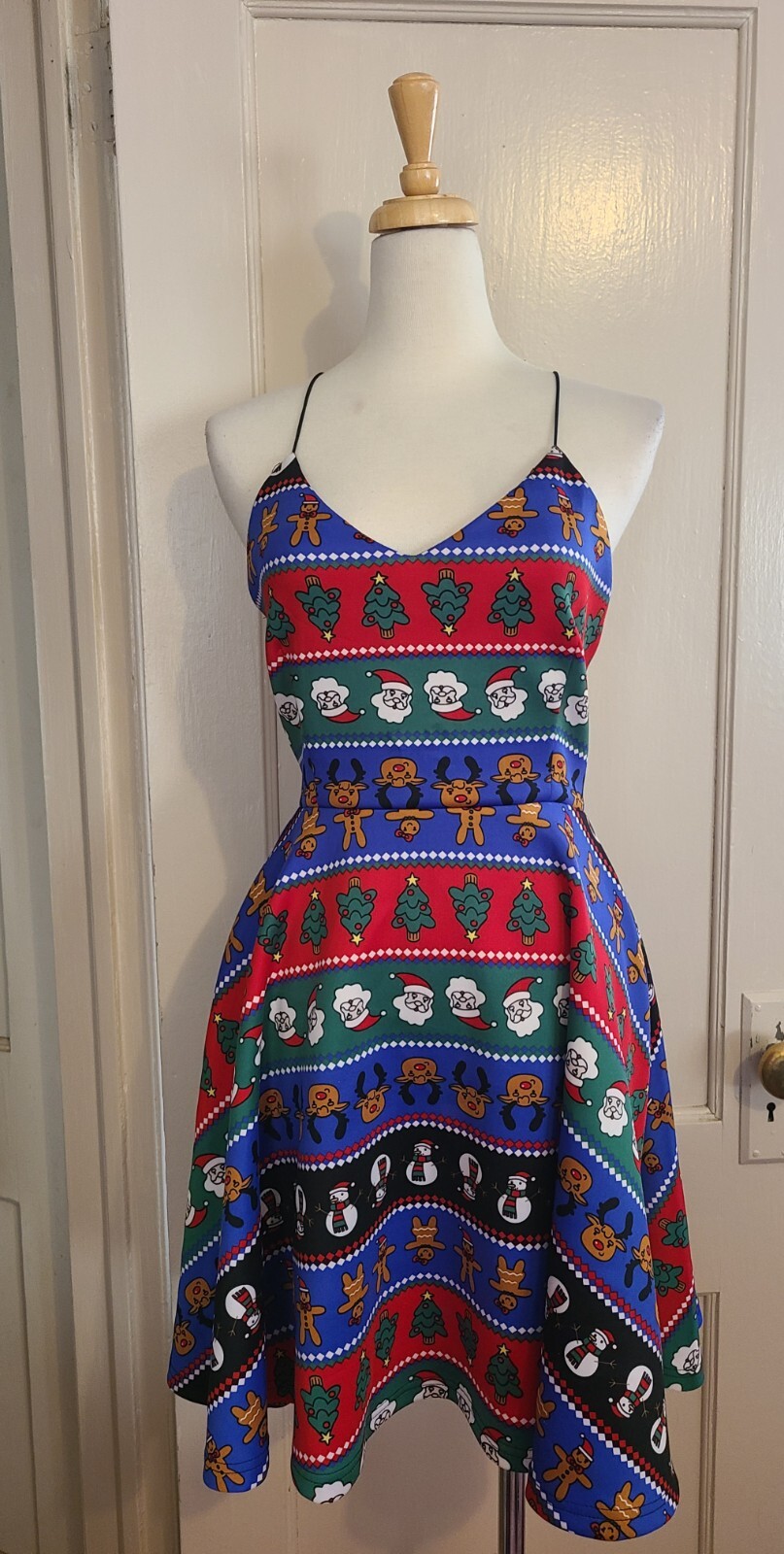 WOMEN’S HAPPY HOLIDAYS URBAN HERITAGE CHRISTMAS DRESS SIZE MEDIUM