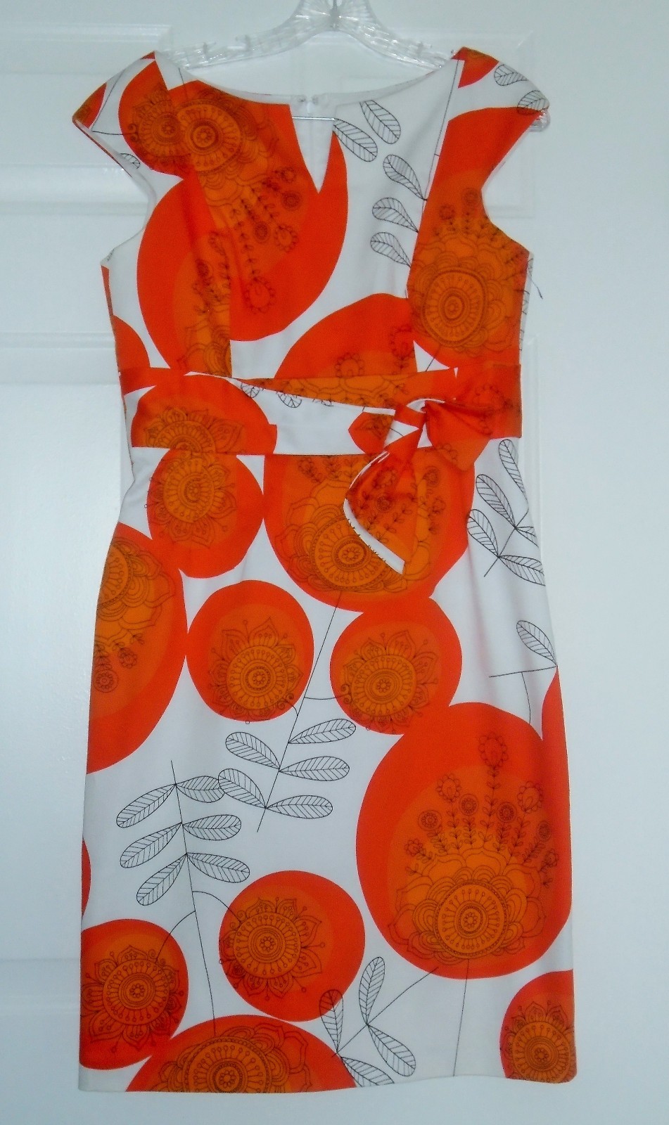David Meister White Orange Slit Neckline & Bow Dress. Sz 6. Like New