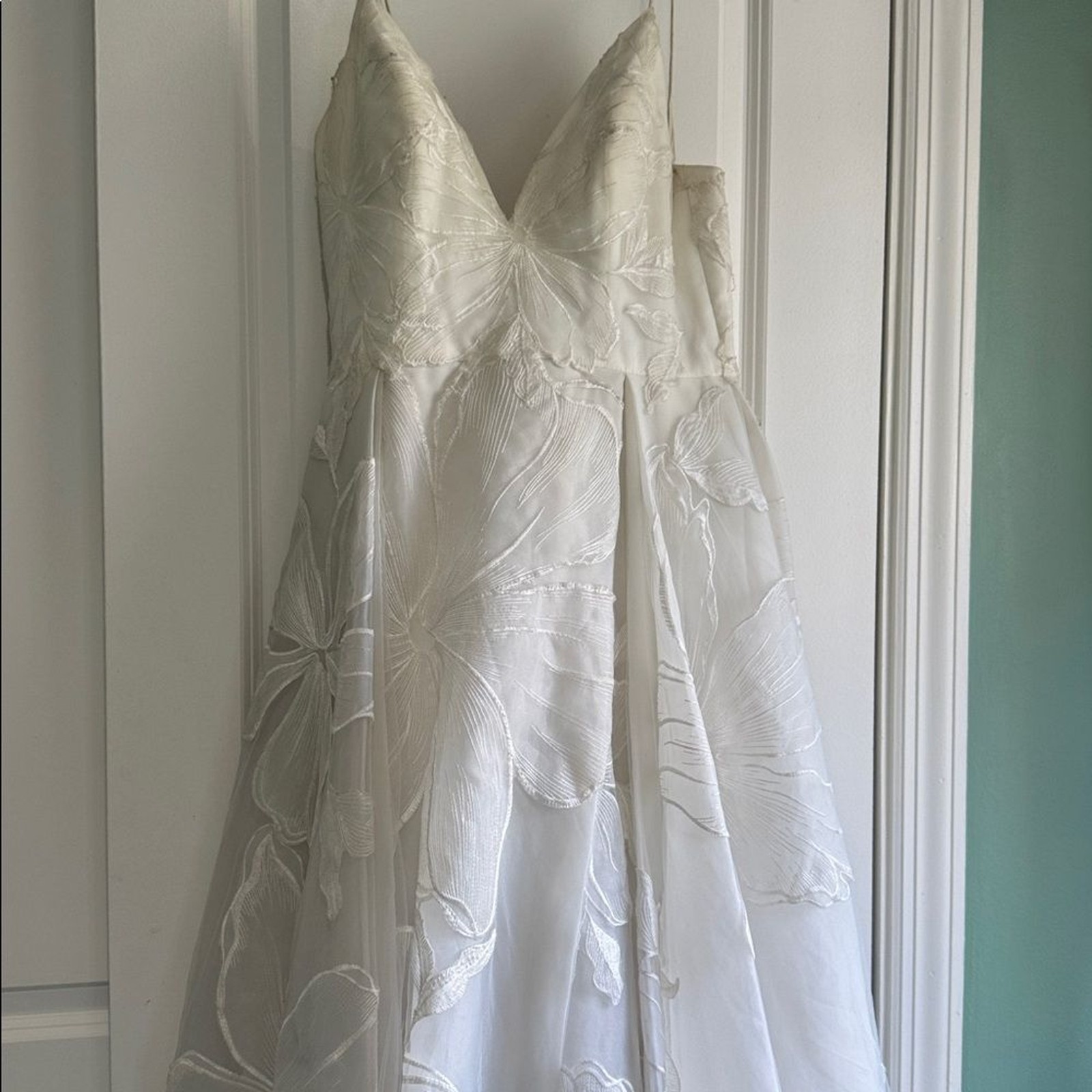 Wtoo by watters Romu sleeveless wedding gown size 6 slit white dress SAMPLE