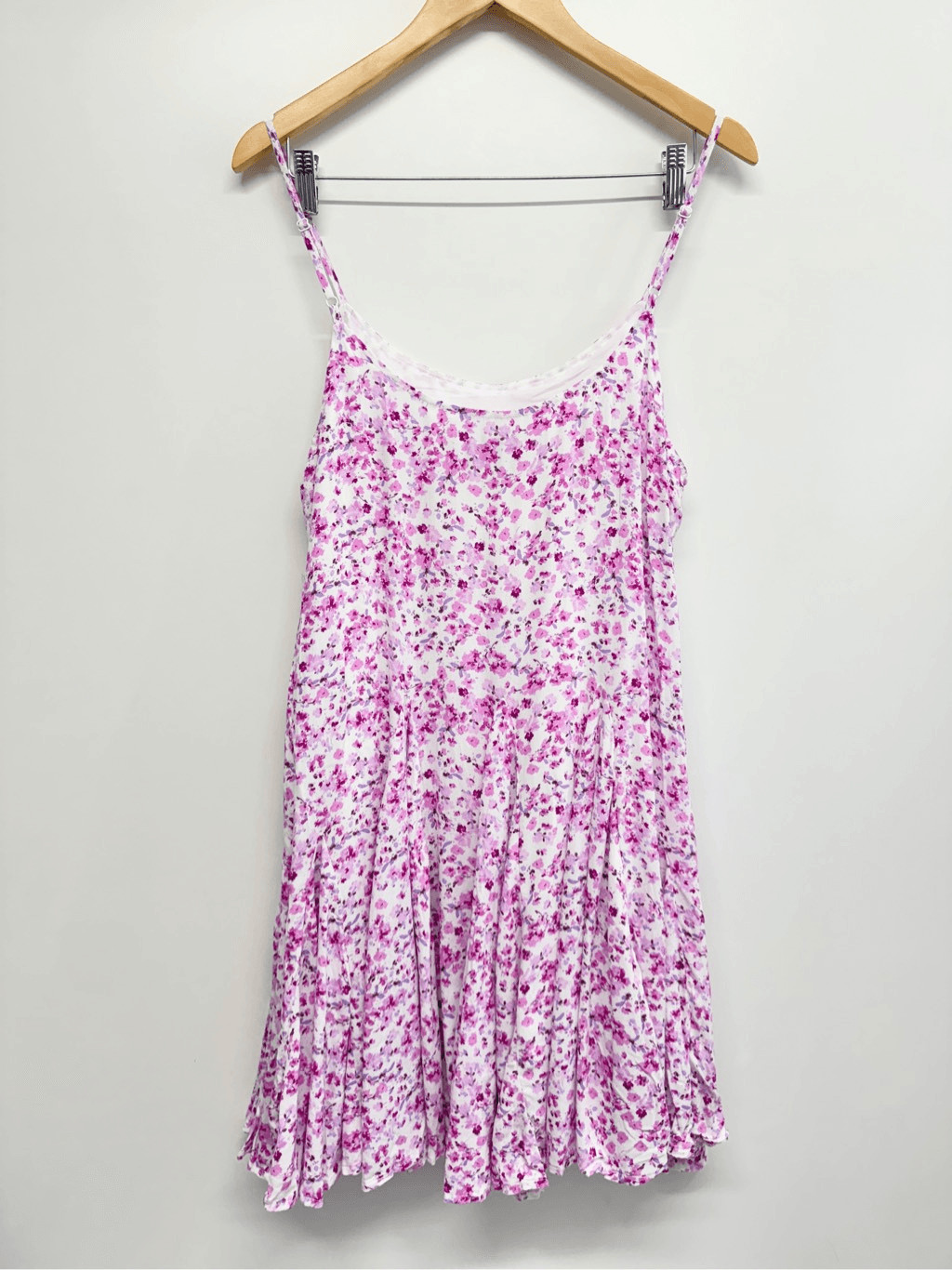 AQUA Mini Dress Size Medium Spaghetti Strap Floral Pink White NEW
