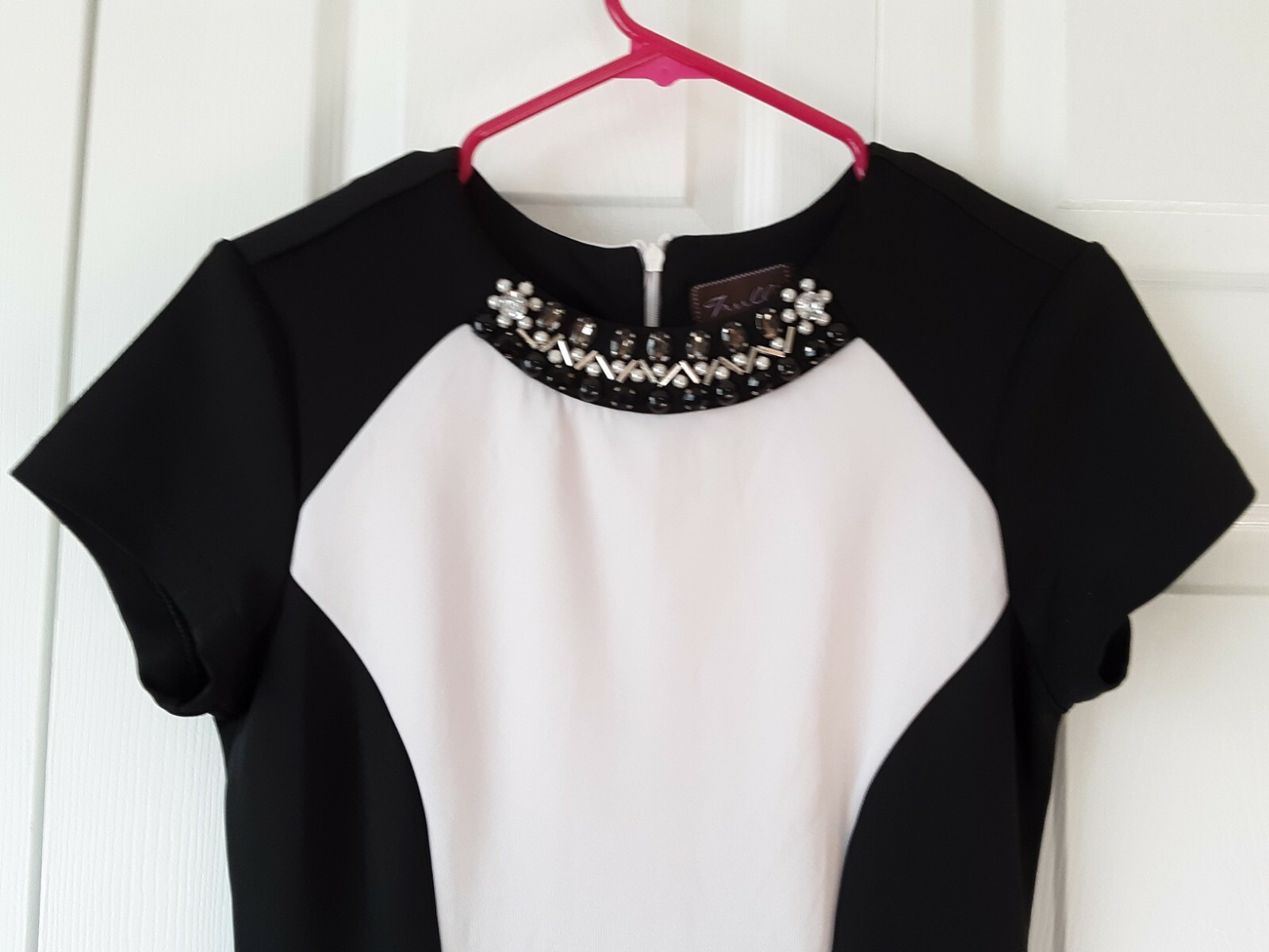 Trulli Size 4 Black White Fitted Sheath Dress Beaded Career Cocktail Party