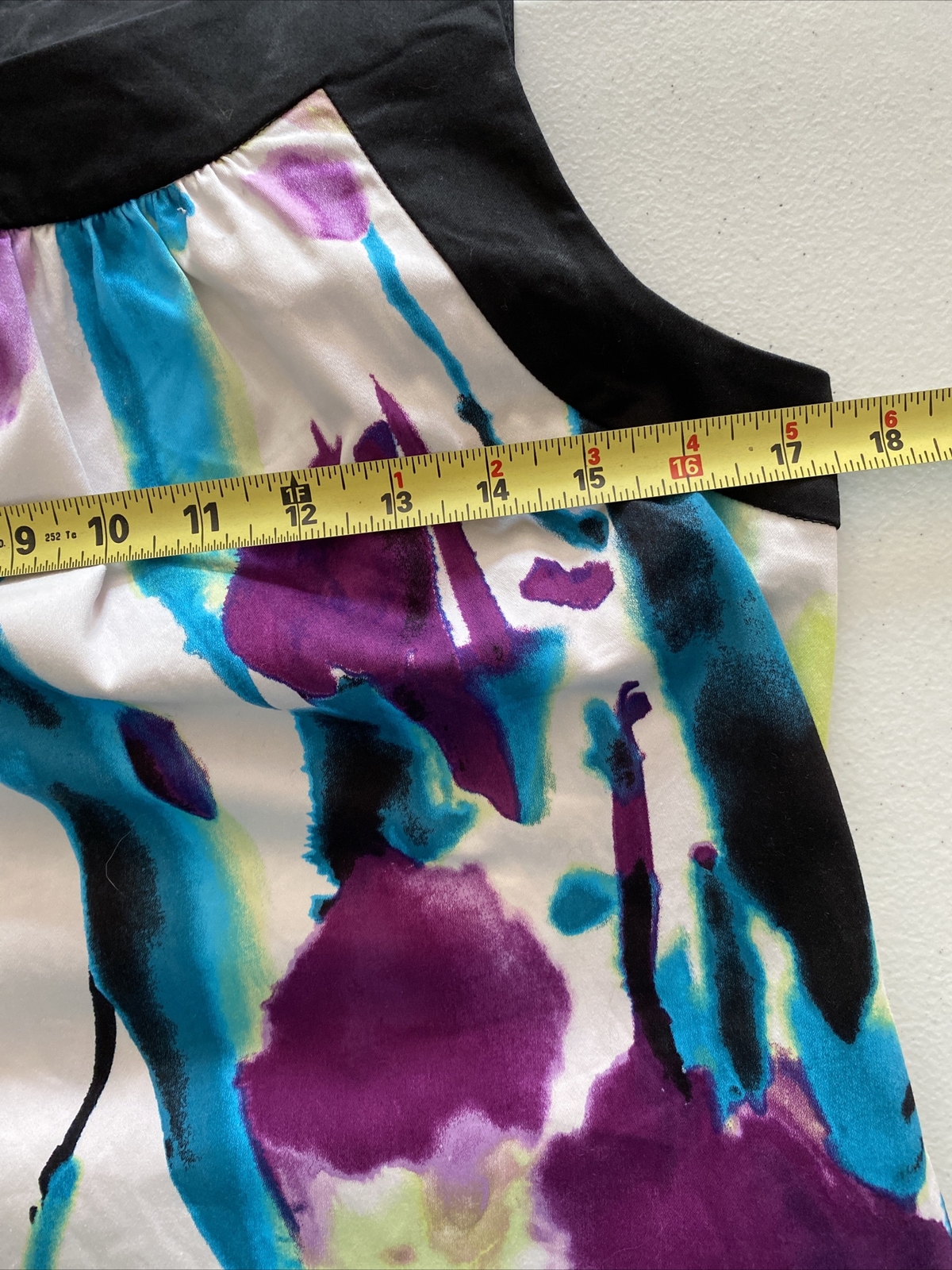 AGB sleeveless dress. size 8. Pockets. Across Chest17.5. Hips 19 In. NWOT