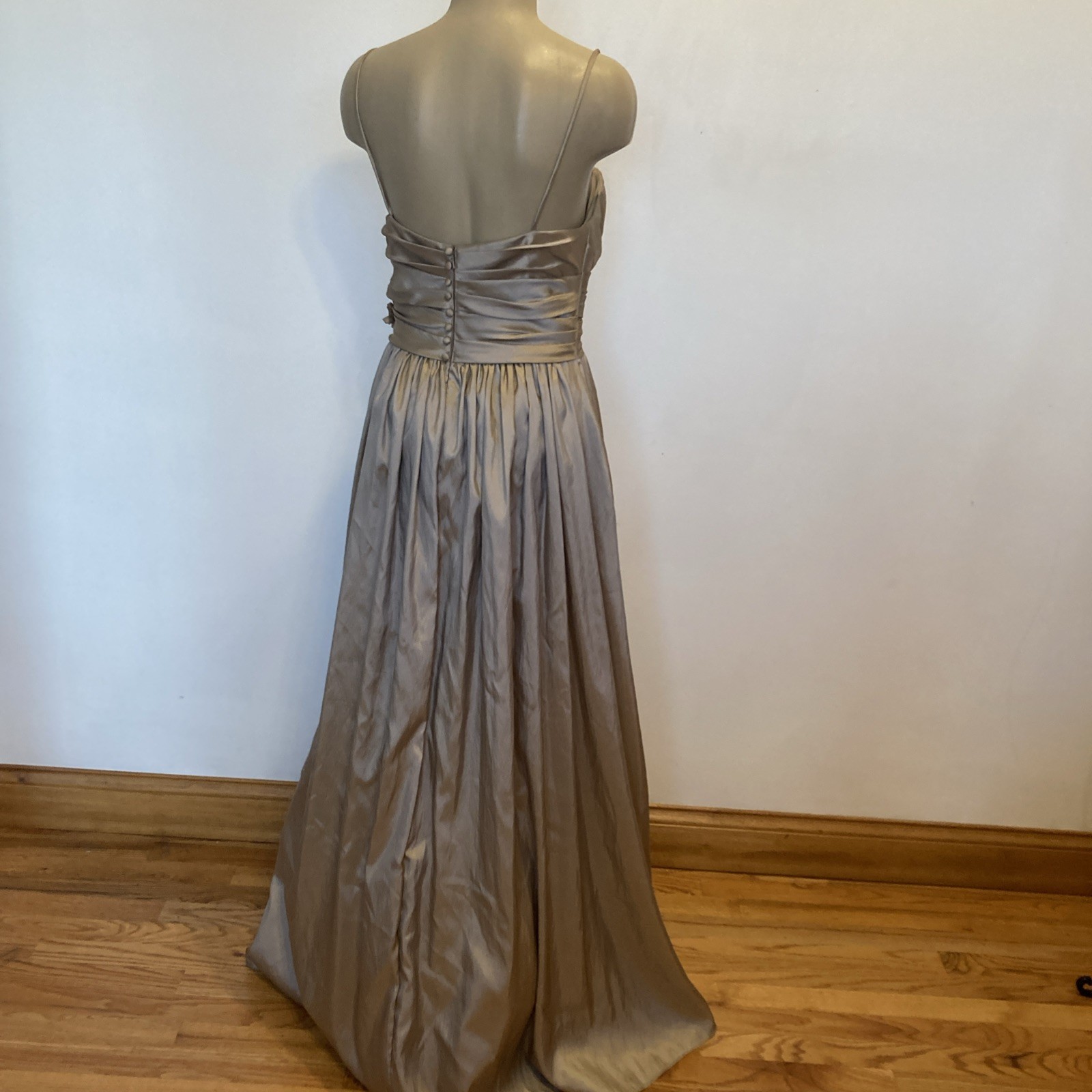 Watters and Watters size 6 beige long gown dress