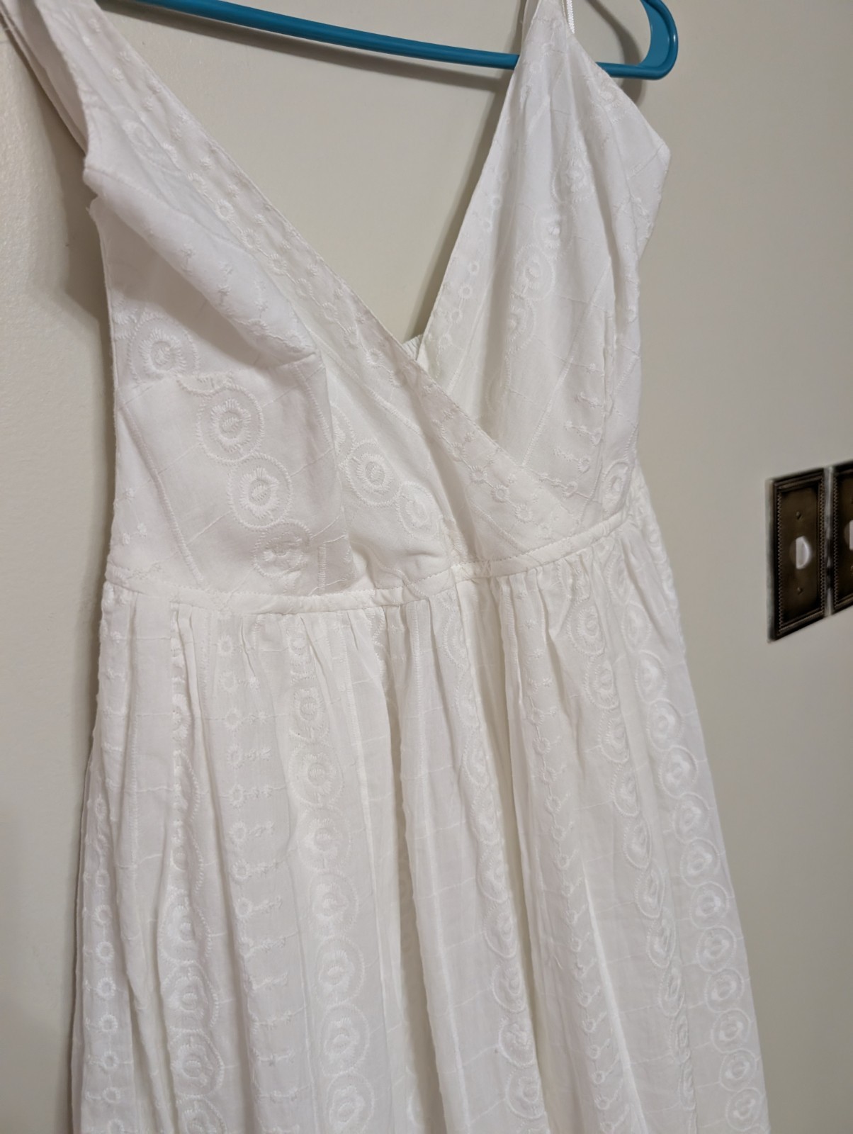 Oipunz White Solid V-Neck Smocked Tiered Midi Sundress Adjustable Straps S