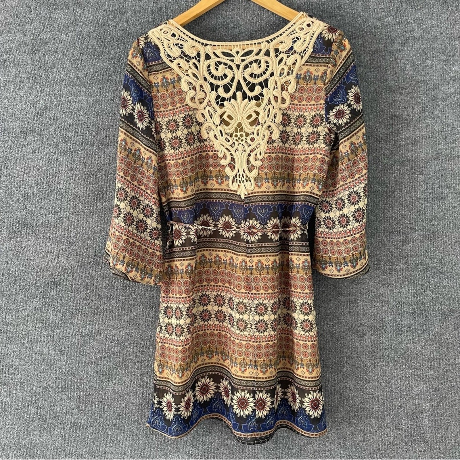 AUW Womens Crochet Back Floral Boho Dress Size Large Tan Navy Half Sleeve Lined