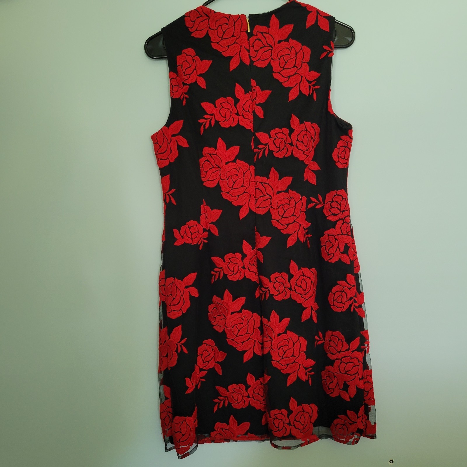 Donna Karan New York Women’s Black Red Embriodered Sheath Cocktail Dress Size 6