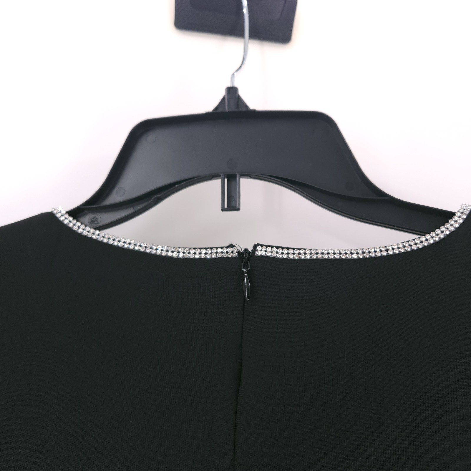 CeCe Rhinestone Bow Short Sleeve Sheath Dress V Neck Black Zip Womens Size 2 NWT