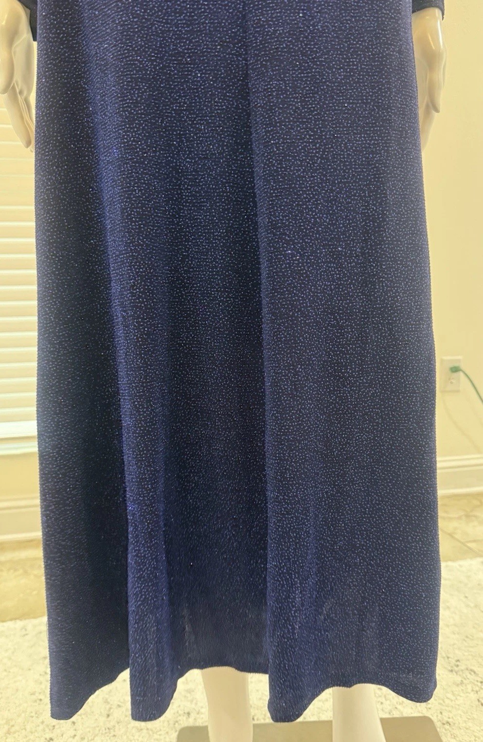 Maggy London Sequin Keyhole Neck Long Sleeve Cocktail Dress in Navy Blue Size2