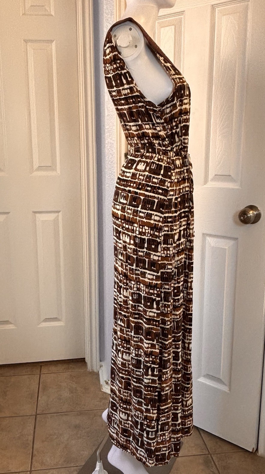 Elementz Petite Large Sleeveless Maxi Dress- Brown Geometric Print