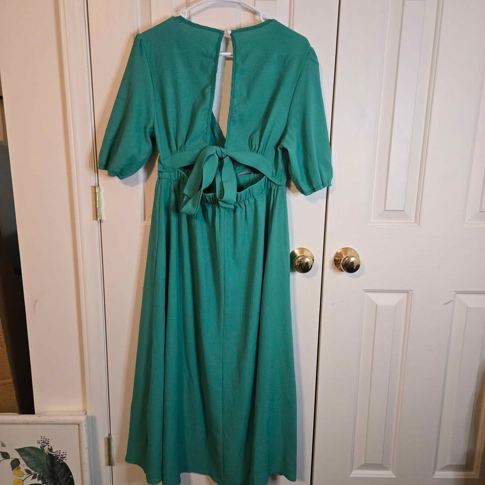 Womens Lg Emerald Green MidI Dress Back Cutout And Tie Detail Flare Smocked