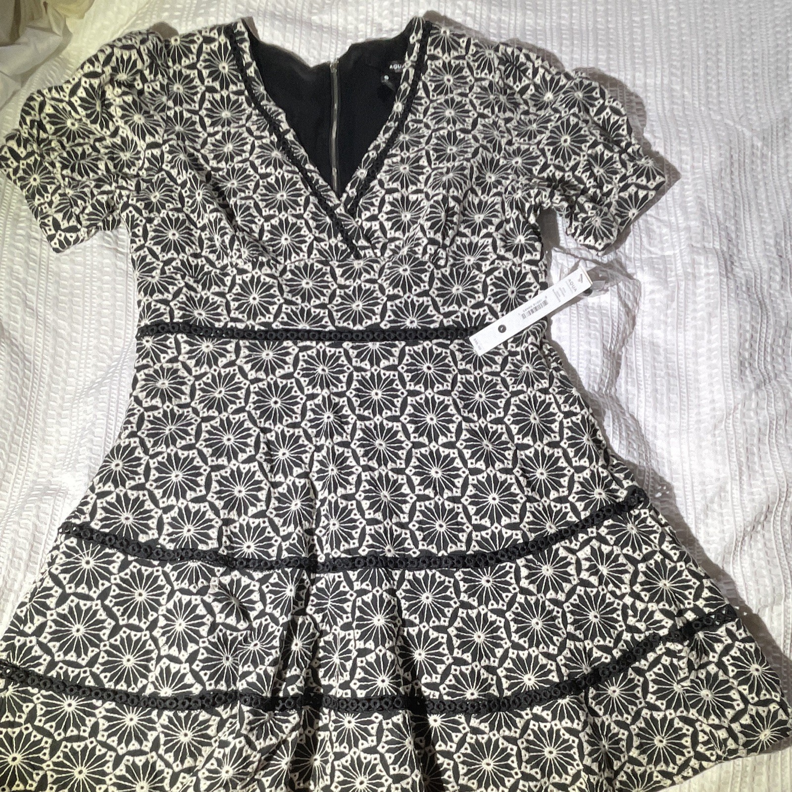 AQUA Black/White Floral Embroidered Lace V-Neck Short Sleeve Dress, Women’s L