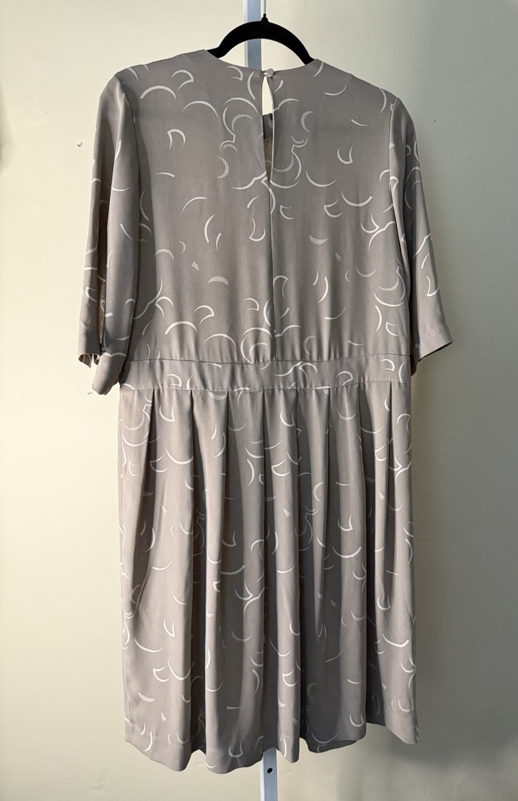 & Other Stories Dress Size Small Taupe And White Slit 3/4 Sleeves