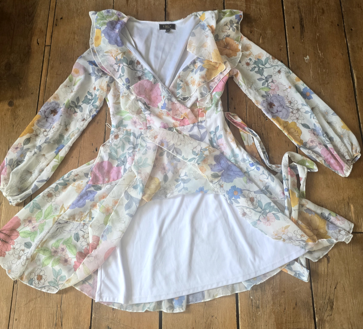 PRETTY LIPSY WHITE FLORAL RUFFLE FLOATY ROMANTIC DRESS UK 12 NEW