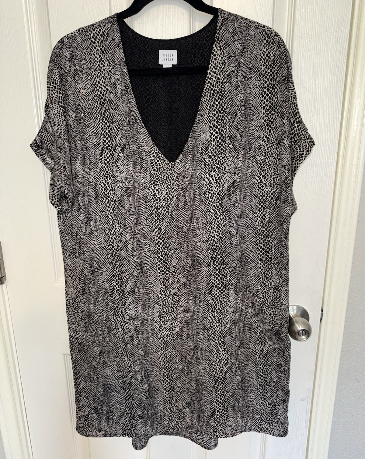 Peter Jensen Black Gray Snake Print V-Neck Shift Dress L Pockets Knee