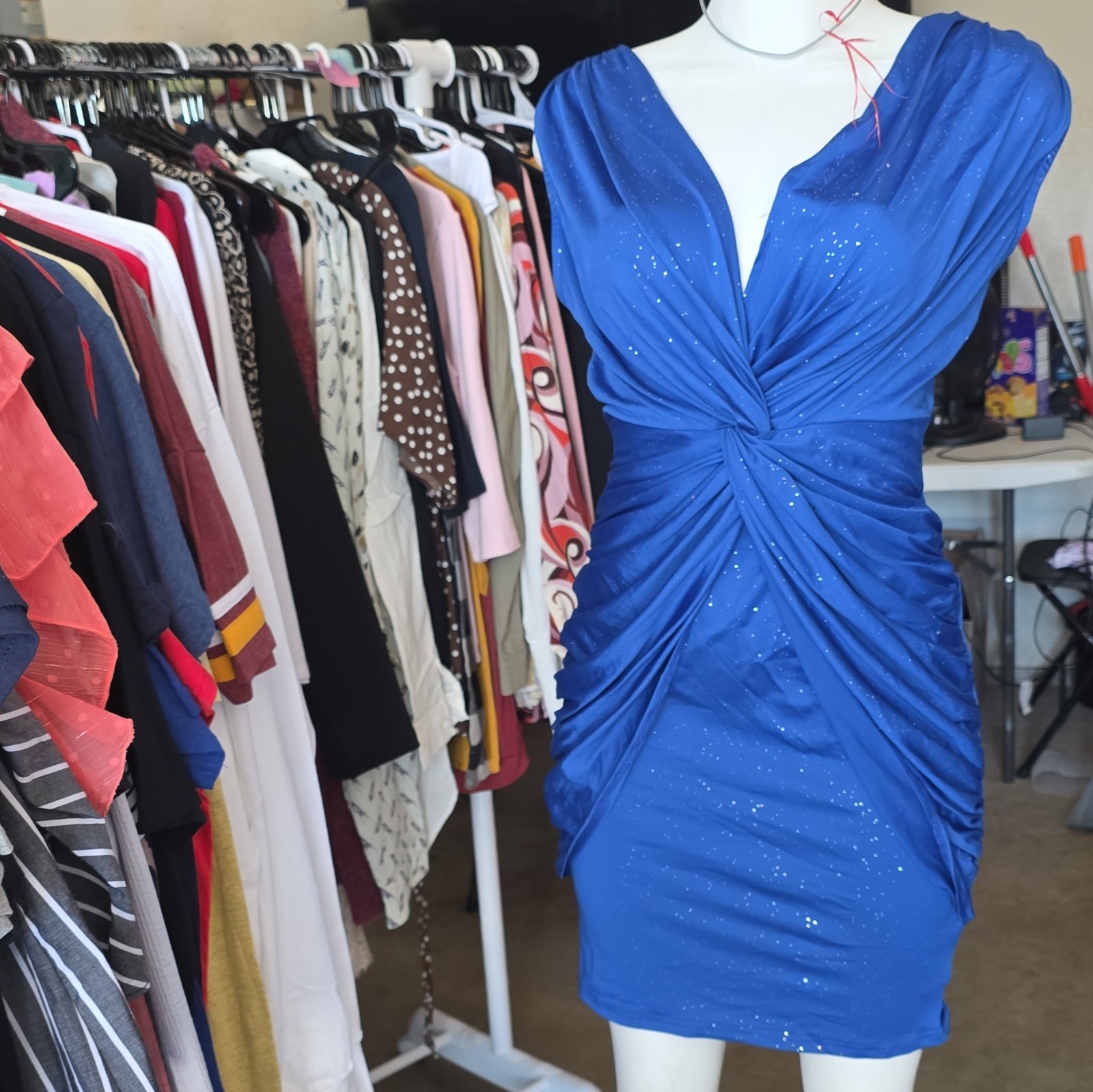 chicme Women’s Blue Solid V-Neck Sleeveless Ruched Glitter Bodycon Mini M/L