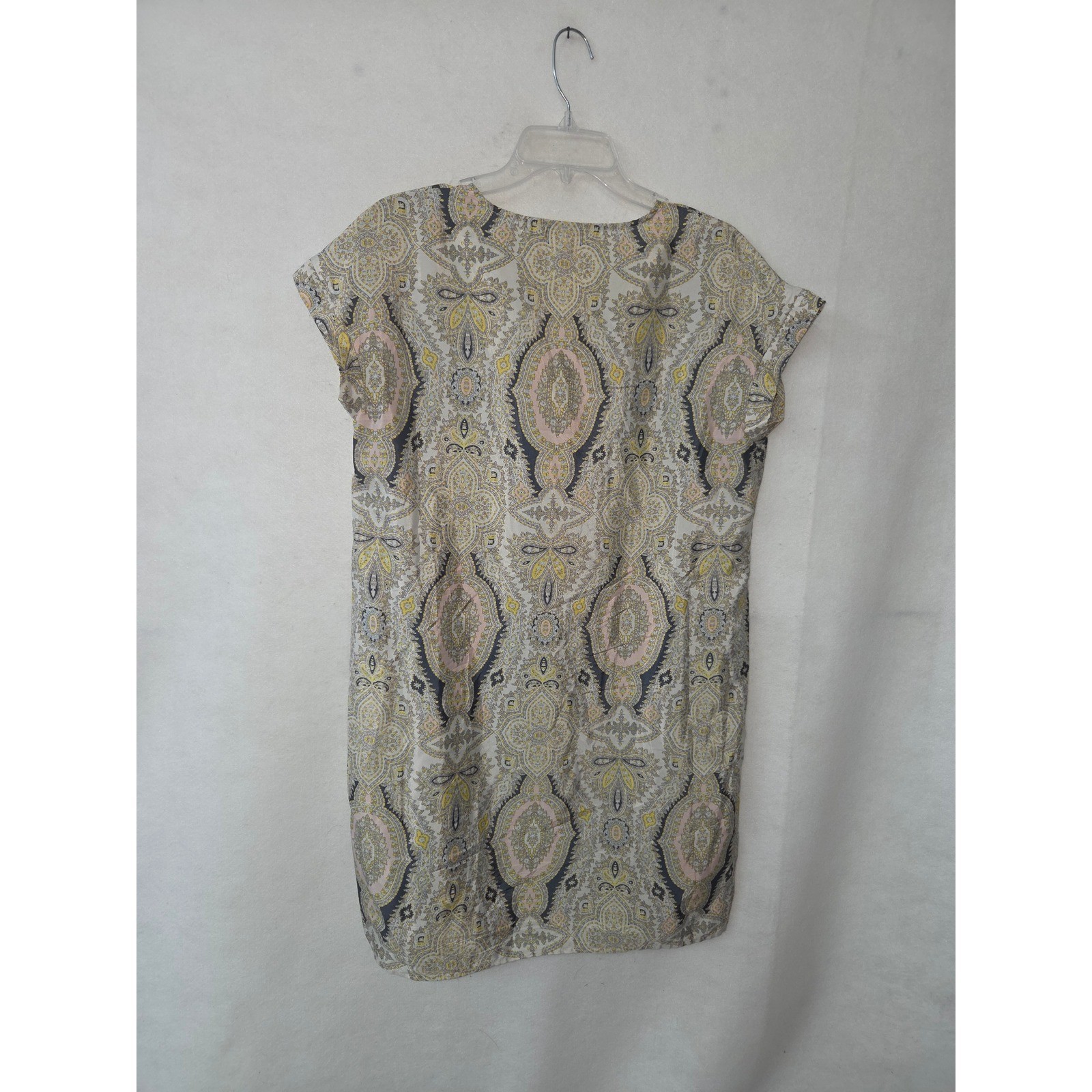 Philosophy Shift Dress Womens Medium Grey Yellow Paisley Split Neck Cap Sleeve