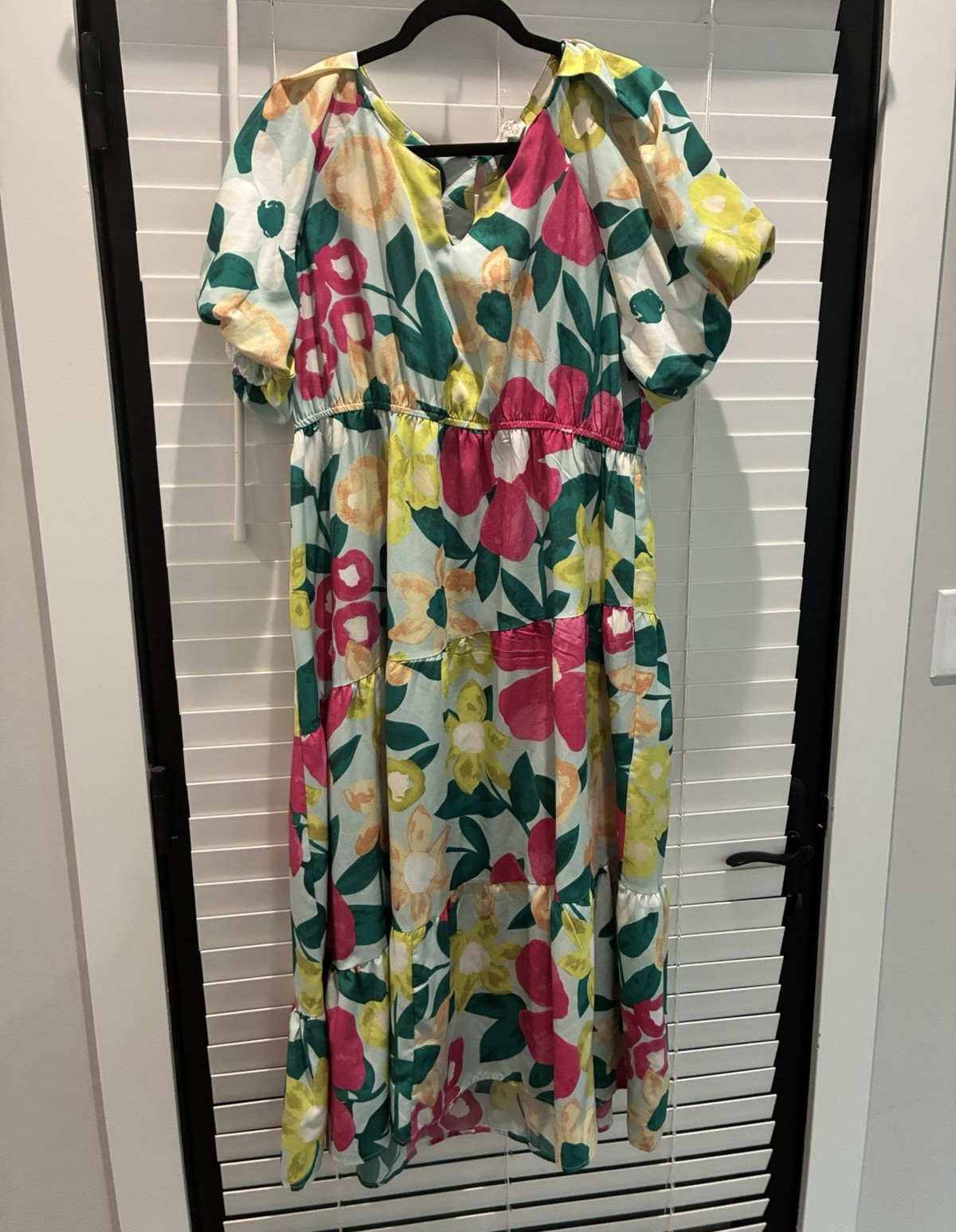 Umgee Women’s Multicolor Floral V-Neck Puff Short Sleeve Tiered Midi Dress XL