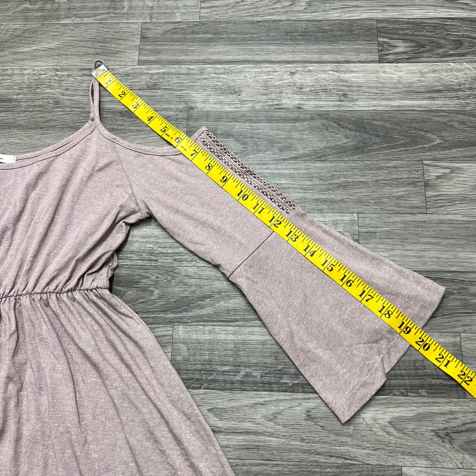 SOPRANO Round Neck Cold Shoulder Sleeve Pink Shirt Dress Women’s Size Medium