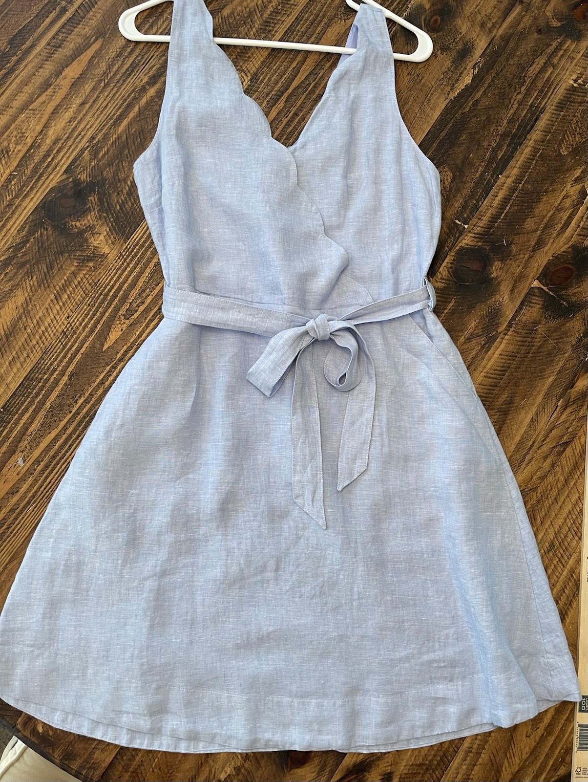 TAHARI Chambray 100% Linen Dress Sleeveless Pockets Scalloped V-neck Size 8