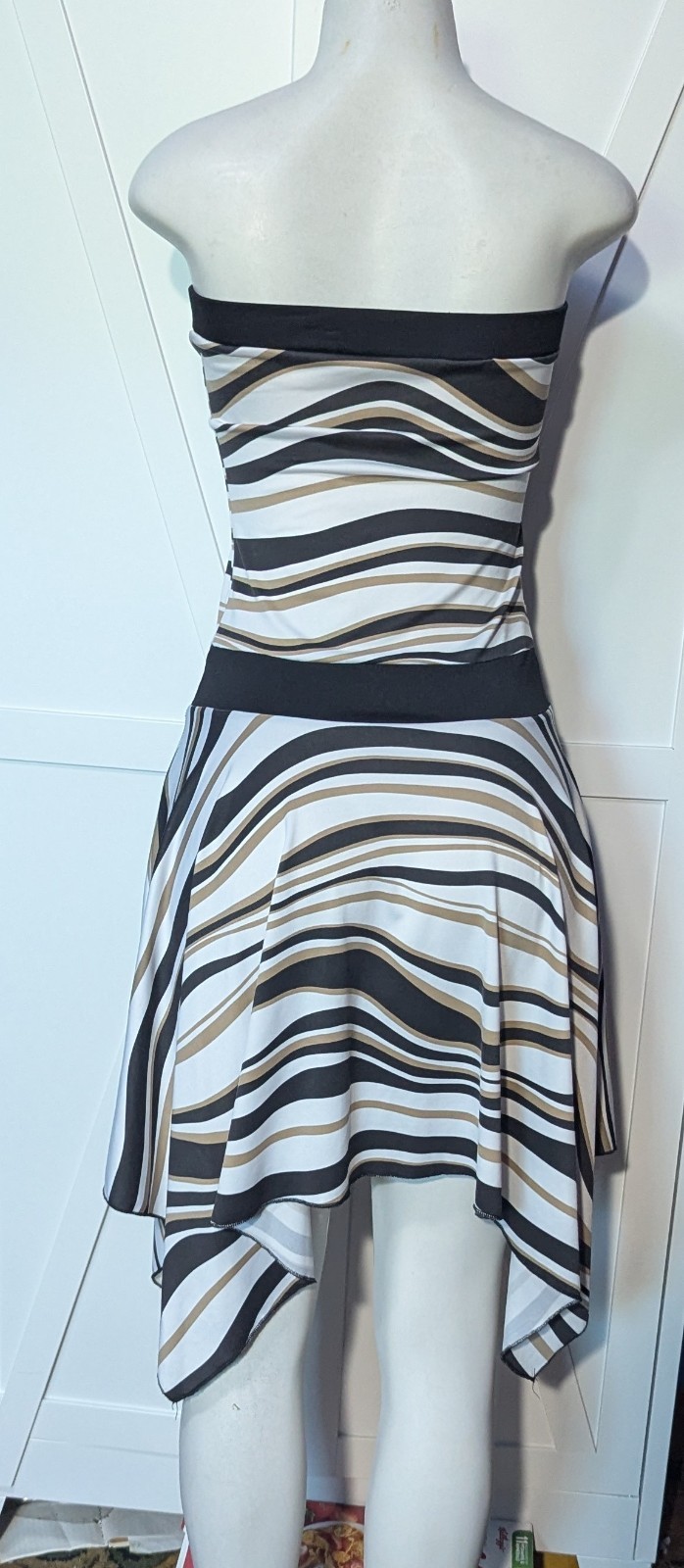 Wavy Pattern Sleeveless Women Dress By Style With Square Skirt