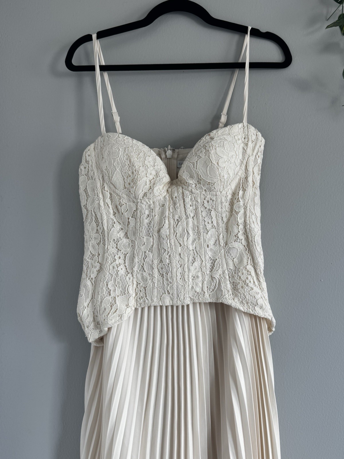 Fashion Nova Ivory Solid Lace Sweetheart Spaghetti Strap Pleated Zip Midi S