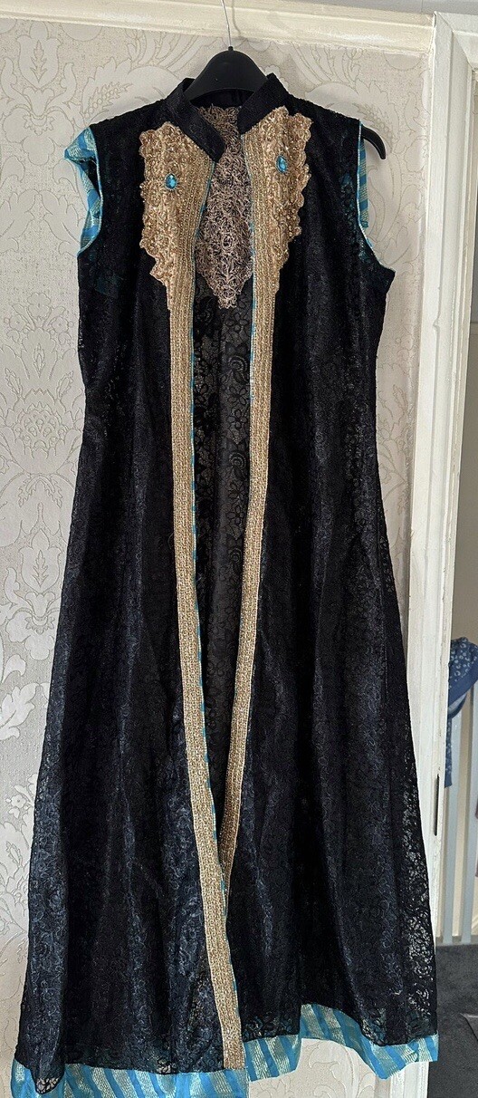 Pakistani Front Open Style Gown 10/12. Used. Length 53 Inches
