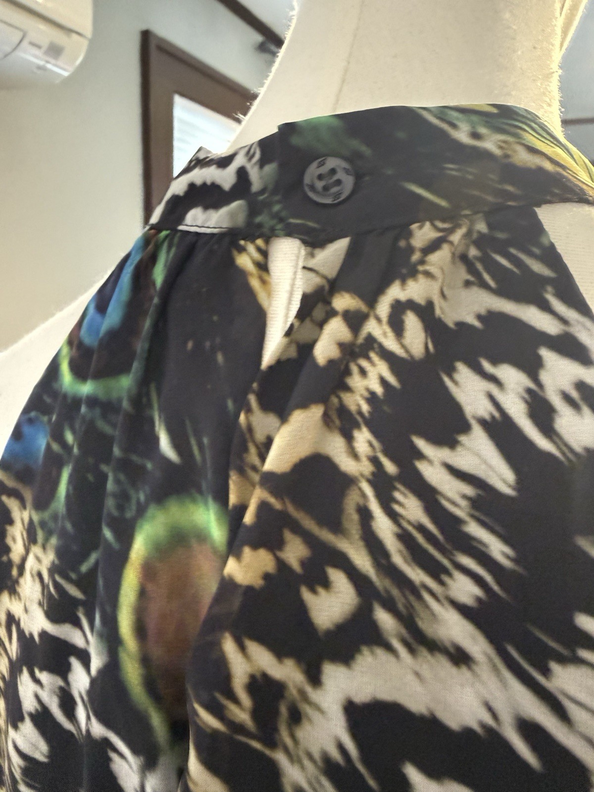 Apart Glamour Halter-style Multicolored Peacock Feather Print & Ruffle Detail