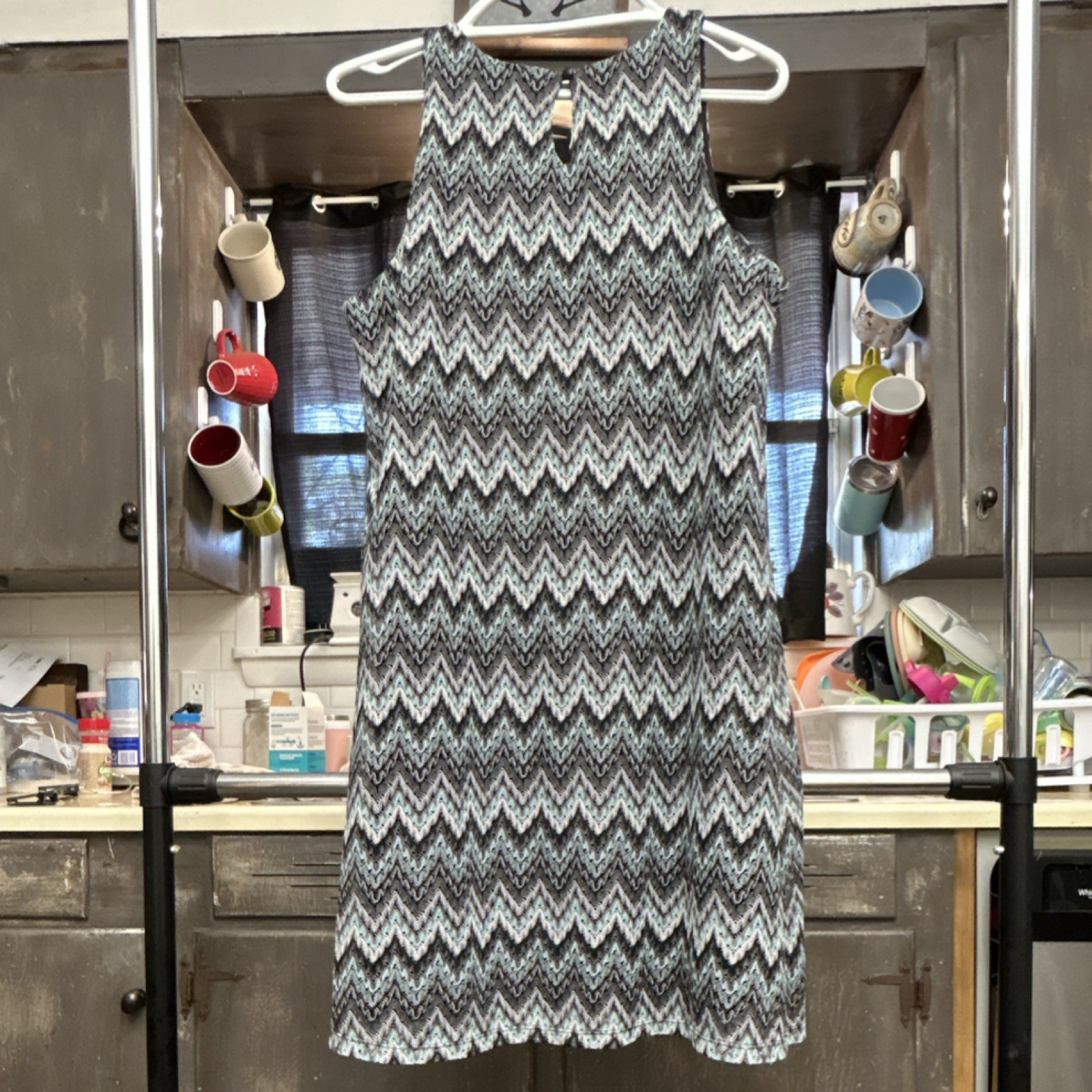 TACERA Womens Black/White/Blue Chevron Round Neck Sleeveless Shift Dress 1X