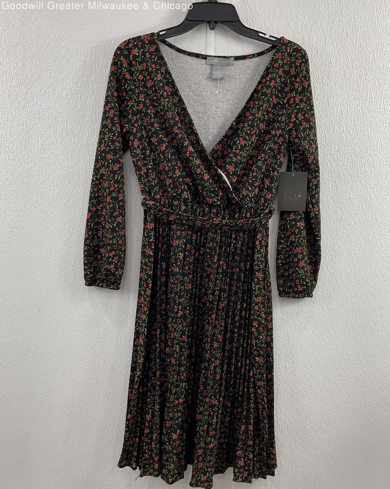 (NWT) Lark + Grey Women’s Black/Red/Green Floral Print Long-Sleeved Dress Size S