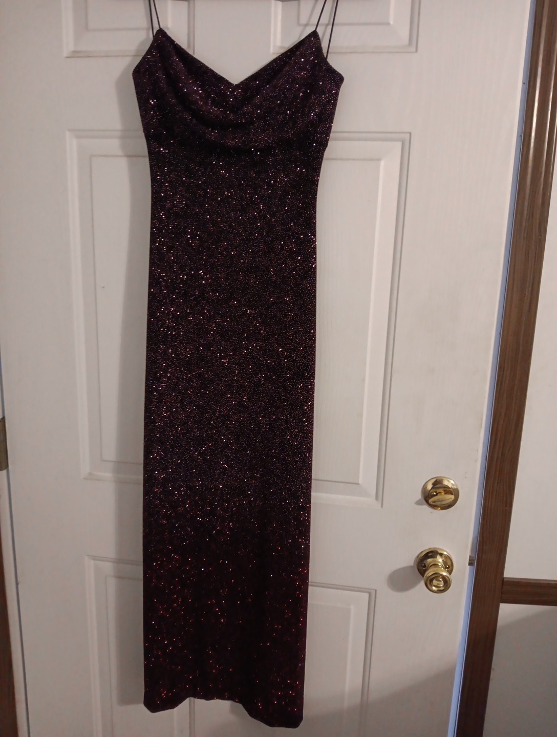 B.Darlin sz. 7/8 Black/Burgundy Shimmery Formal Strappy Back Gown High Slit